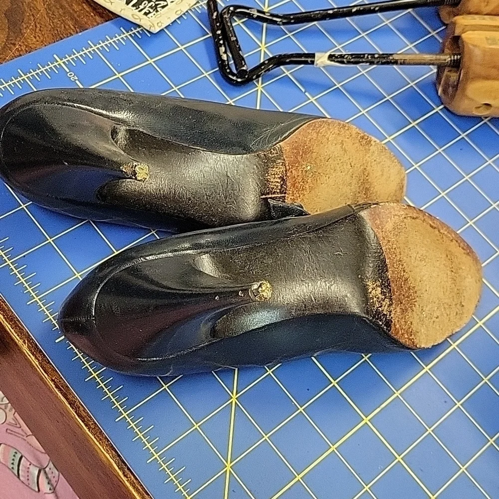 Mary V's Made in Spain Vintage Black Pumps Needs Heel Tips Size 8